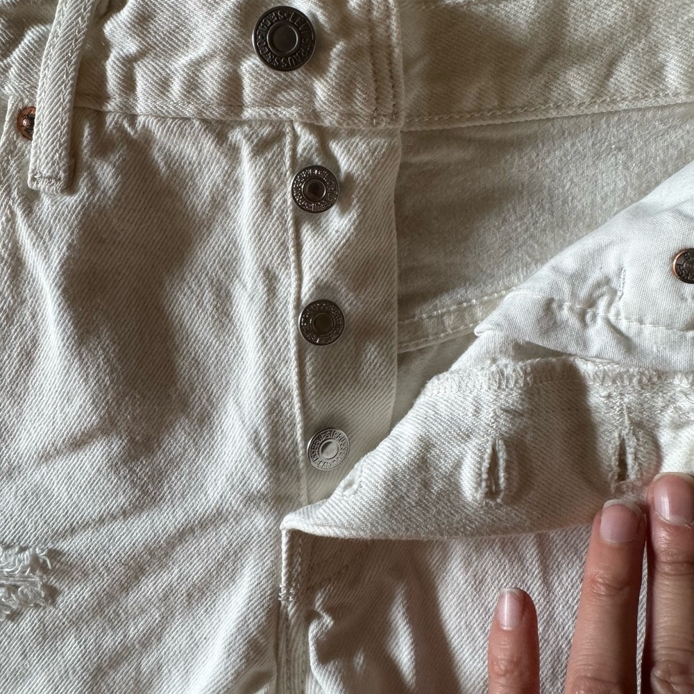 Levi’s 501 White Button Up Distressed White Denim Jean Summer Short Size 26 - Picture 3 of 6